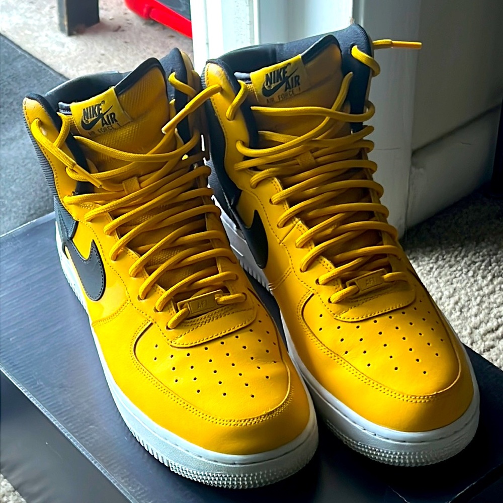 Nike Air Force 1 High Sz-11 YELLOW BLACK